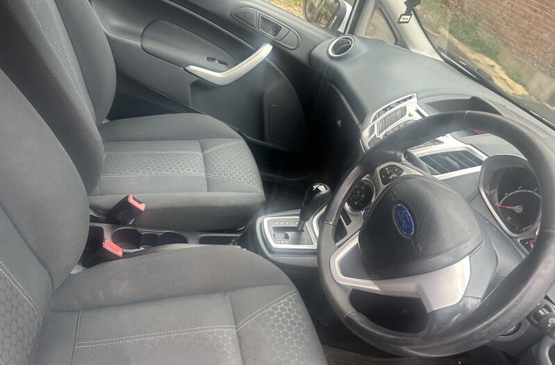 FORD FIESTA 1.4 Zetec 2010